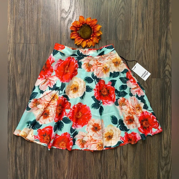 🦋B2G1🦋UNIQUE VINTAGE 1950’s Mint & Red Floral Swing Skirt NWT | SMALL | - Picture 2 of 8